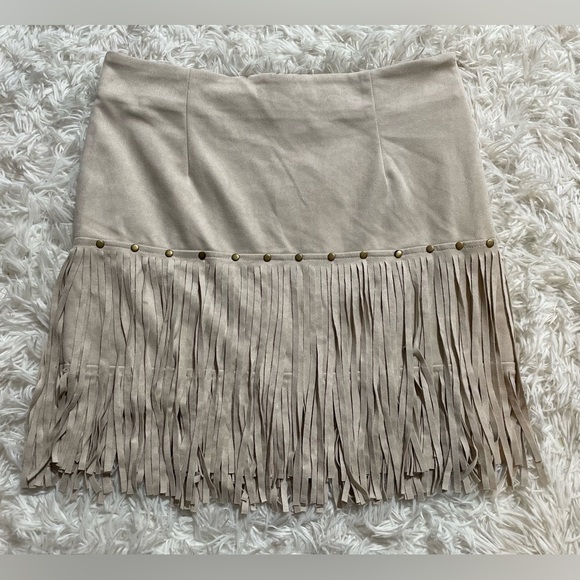 Fornia Western Fringe Cowgirl Faux Suede Studded Mini Skirt Tan Nude Womens L - Picture 2 of 8